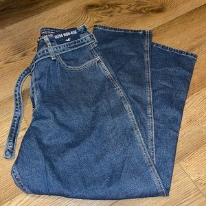 Hollister belted ultra high rise mom jeans - size 15R w32/L27 (NWT)